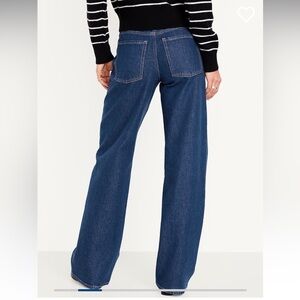 Never worn. Old Navy mid-rise wide-leg women’s dark wash jeans. Size 10 tall.
